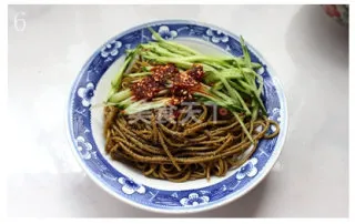 凉拌荞面饸饹面步骤三
